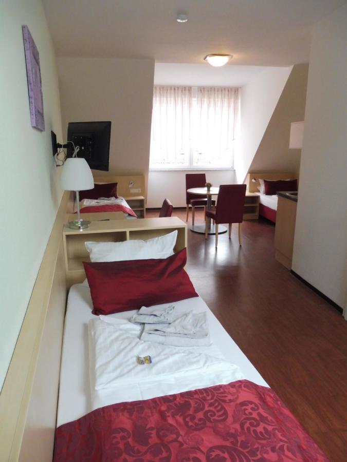 Hotel Gasthof Zum Engel - Gaestehaus Кюнцельзау Экстерьер фото